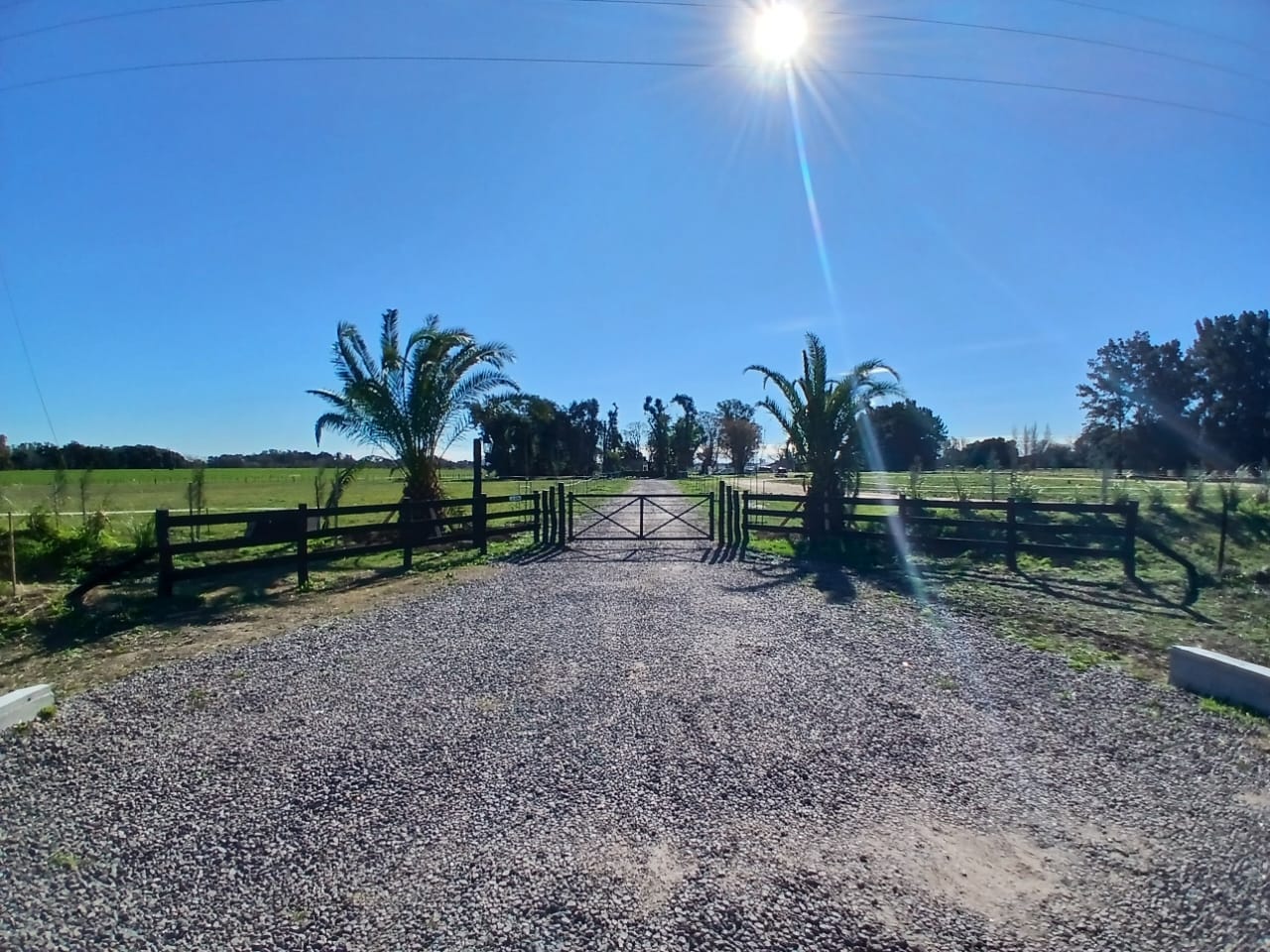 Casa iluminada de noche