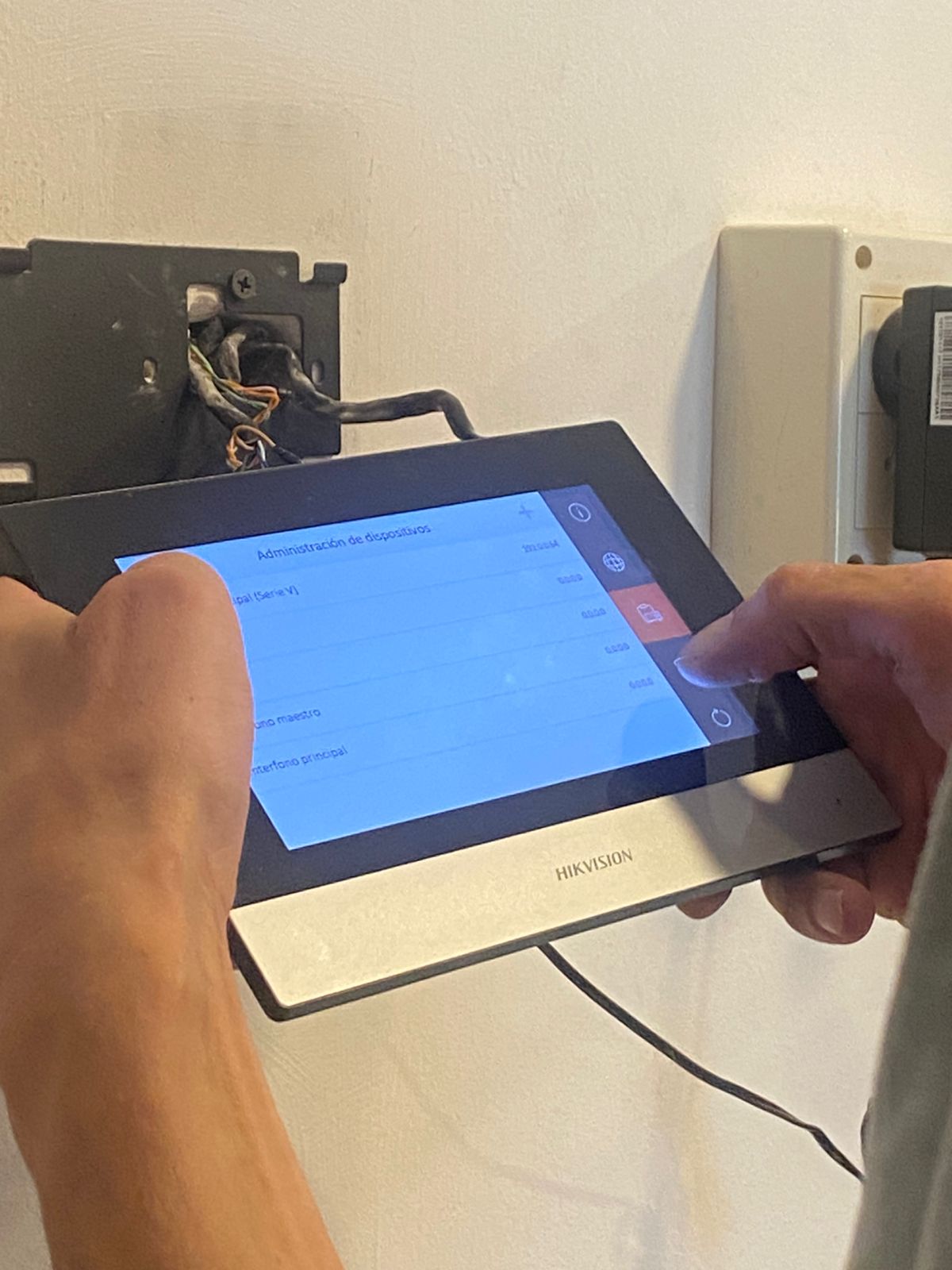 Cableado desprolijo previo a diagnóstico