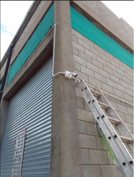 Acceso principal de propiedad